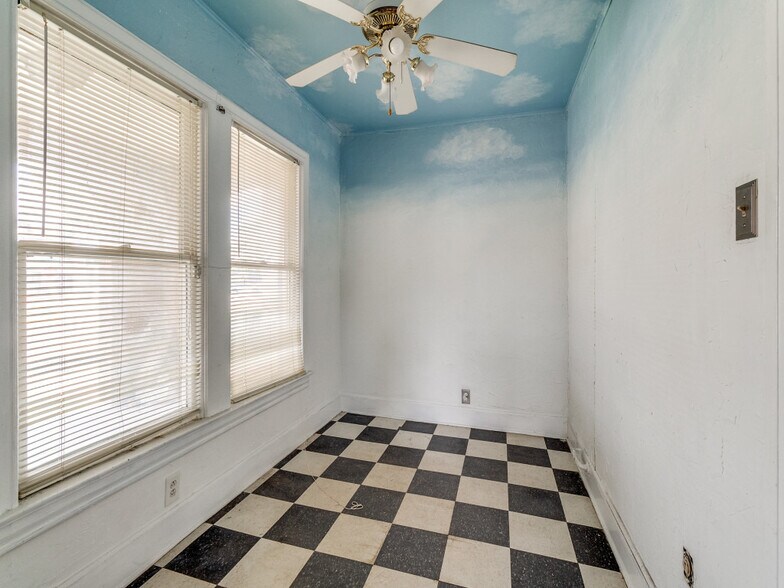 More Photos Of 5832 Live Oak St, Dallas Freestanding For Sale