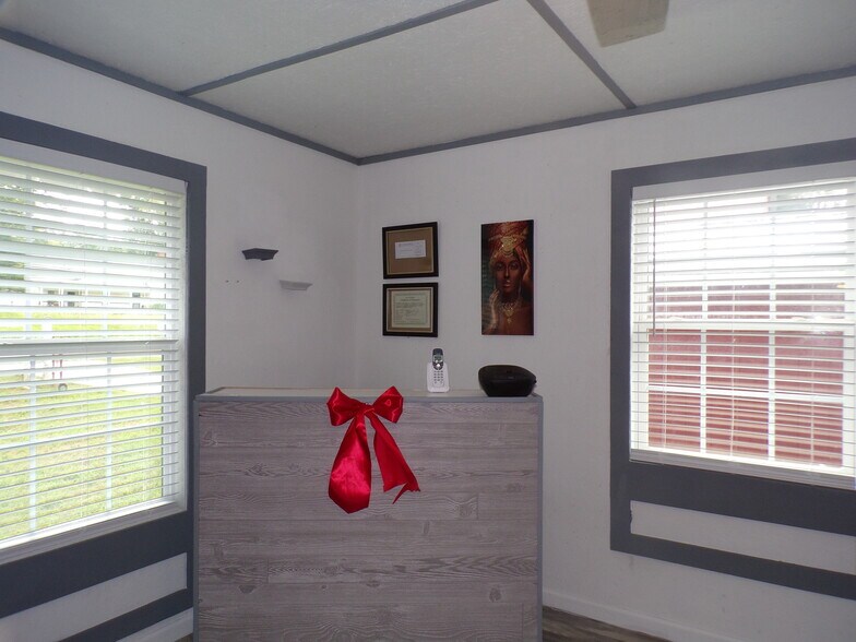 More Photos Of 450 S Oak St, Jackson Storefront Retail Office For Sale