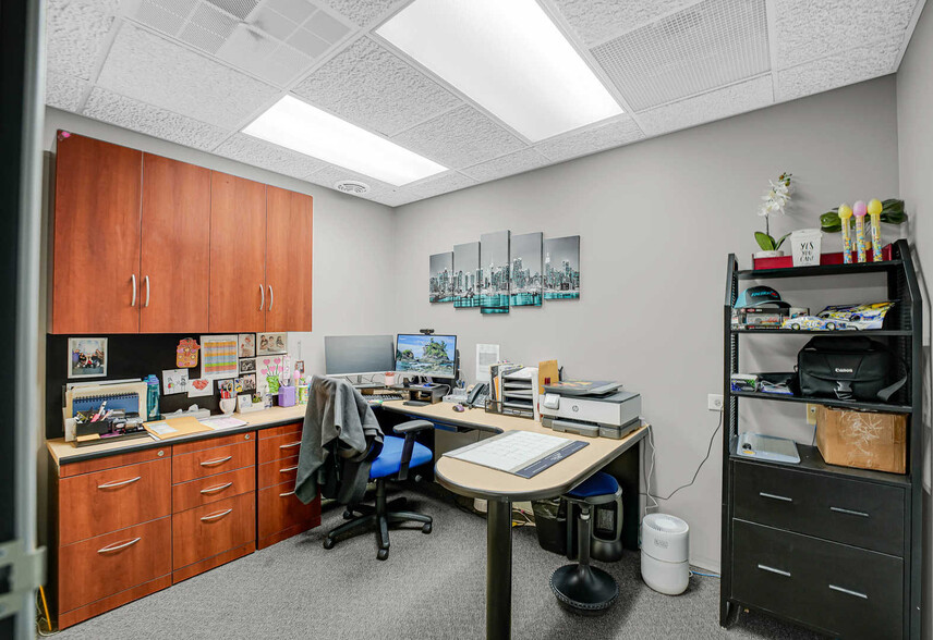 More Photos Of 1175 Jansen Farm Ct, Elgin Warehouse For Sale