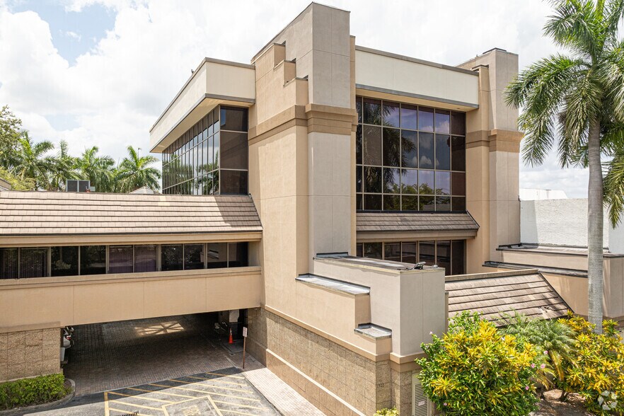 More Photos Of 1505 N University Dr, Coral Springs Medical For Sale