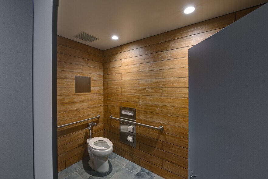 More Photos Of 3100 S Harbor Blvd, Santa Ana Office For Sale