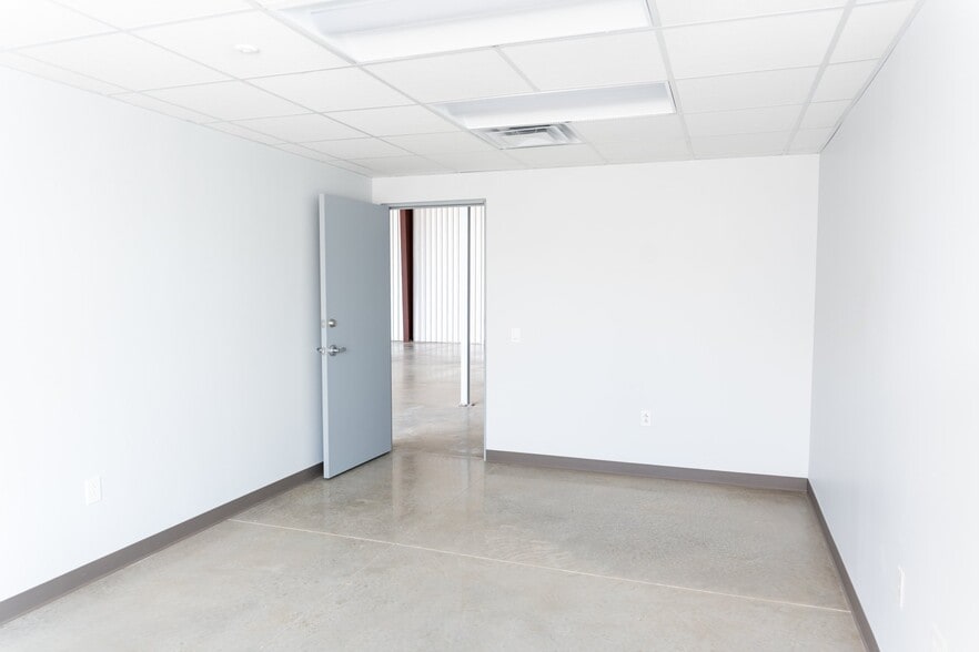 More Photos Of 1900 S Cranes Mill Rd, New Braunfels Unknown For Lease