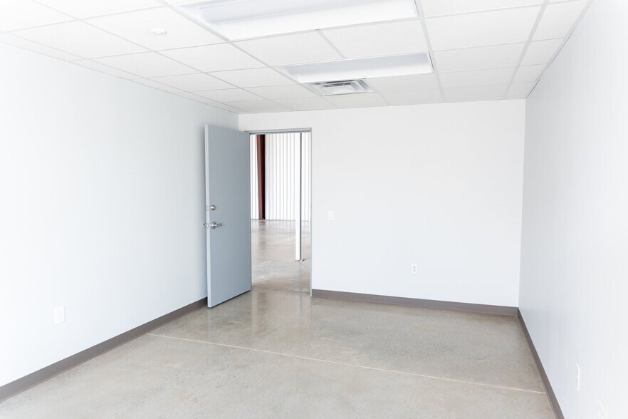 More Photos Of 1900 S Cranes Mill Rd, New Braunfels Unknown For Lease