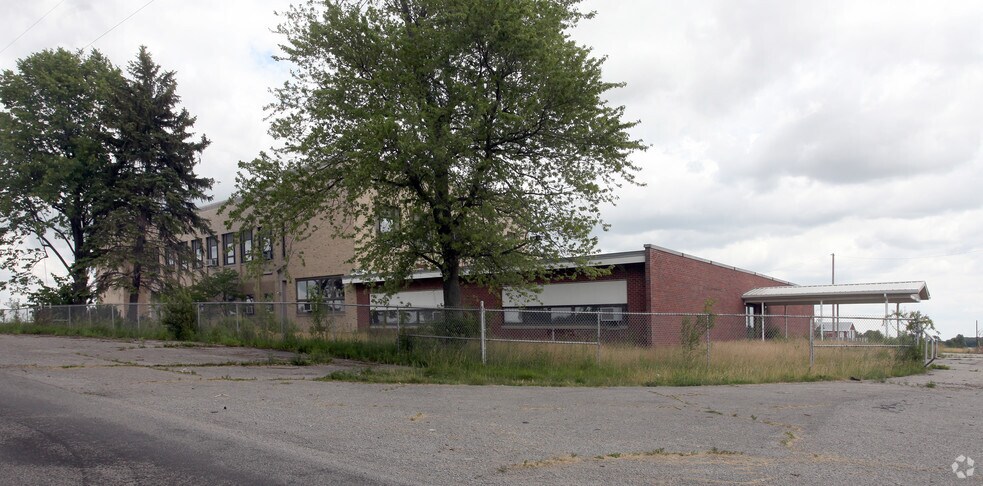 More Photos Of 10926 N County Road 200 E, Alexandria Office For Lease