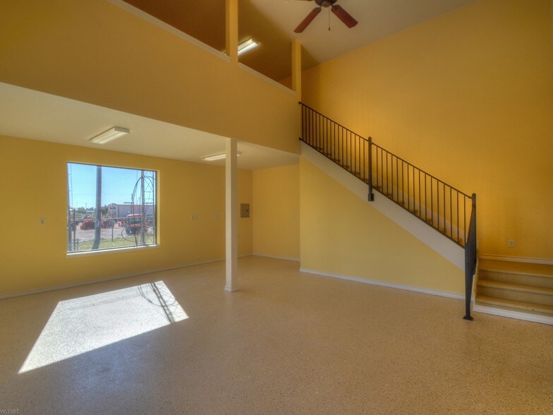 More Photos Of 5526 N US Highway 281, Marble Falls Office For Sale