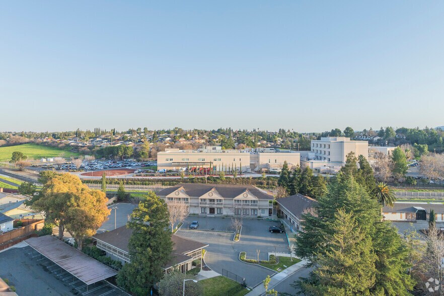 More Photos Of 3731 Sunset Ln, Antioch Unknown For Lease