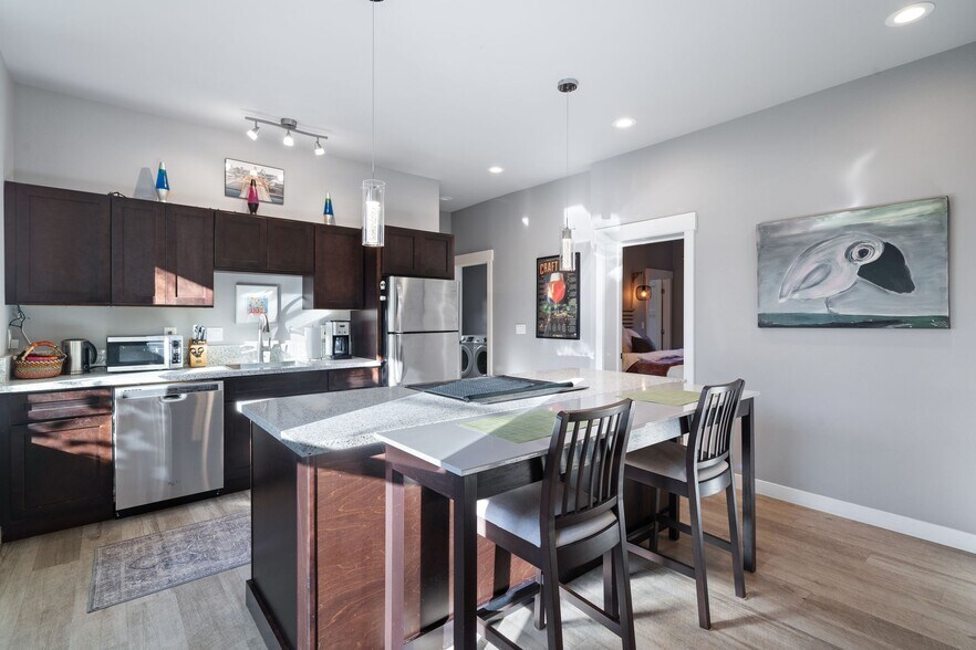 More Photos Of 215 NE 30th Ave, Portland Multifamily For Sale
