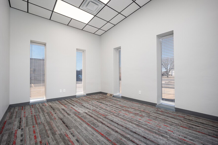 More Photos Of 2805 Broce Dr, Norman Warehouse For Sale