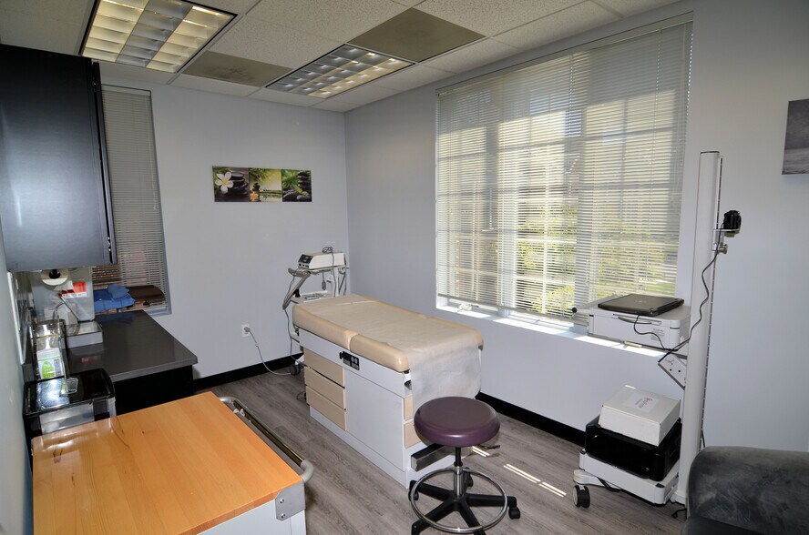 More Photos Of 611-624 Courtyard Dr, Hillsborough Medical For Sale