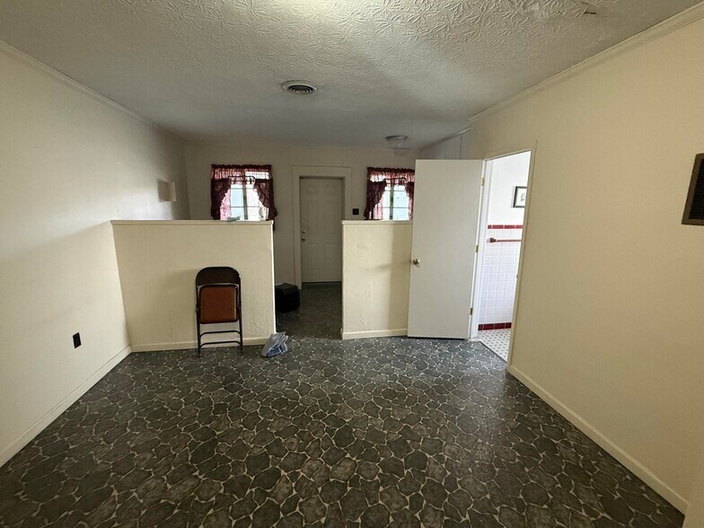 Primary Photo Of 4348 S Laurel Rd, London Office For Sale