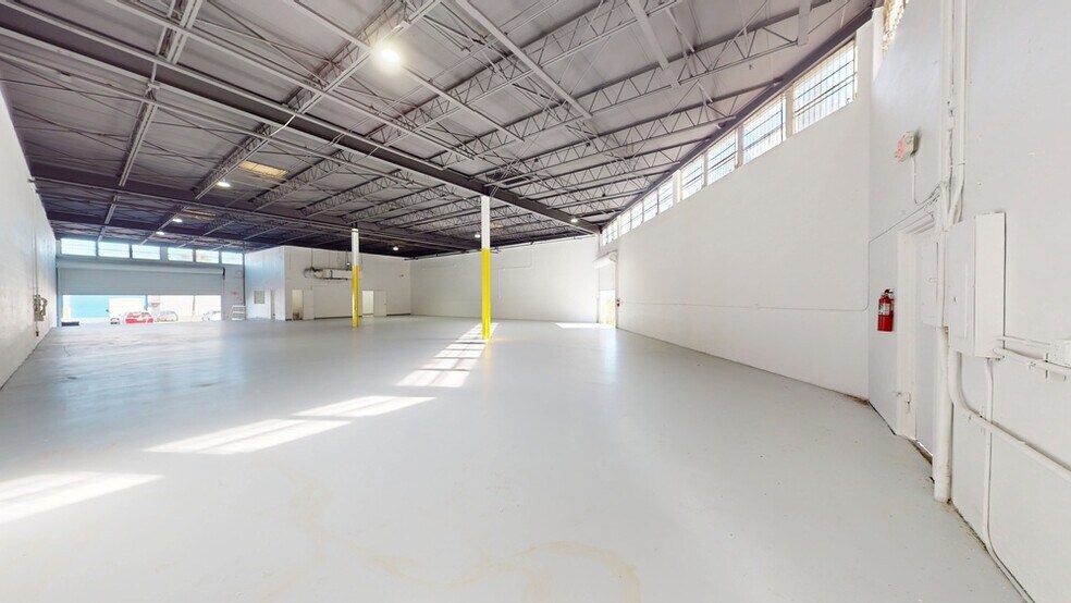 More Photos Of 16411 NW 8th Ave, Miami Distribution For Lease