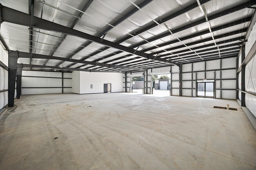 More Photos Of 22215 Mueschke Rd, Tomball Unknown For Lease