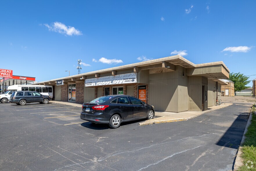 More Photos Of 1328-1336 SW 17th St, Topeka General Retail For Sale