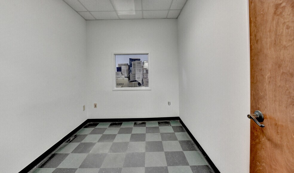 More Photos Of 2679 Peachtree Sq, Doraville Warehouse For Sale