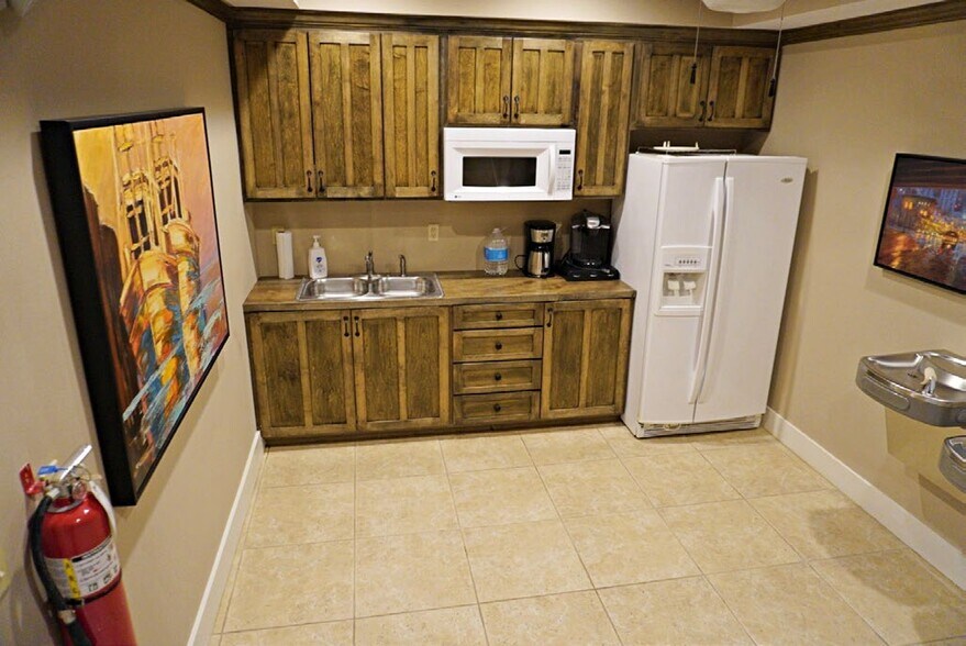 More Photos Of 3653 Regent Blvd, Jacksonville Flex For Sale