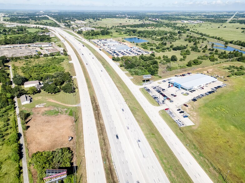 More Photos Of 4095 SE I 10 Frontage Rd, Sealy Medical For Sale