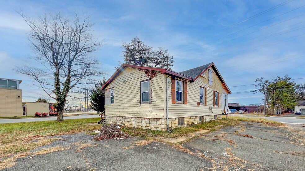 More Photos Of 5812 Marlboro Pike, District Heights Office For Sale