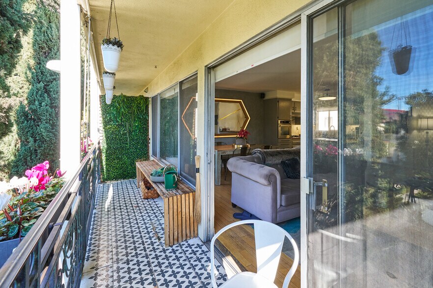 More Photos Of 540 N Orlando Ave, Los Angeles Apartments For Sale