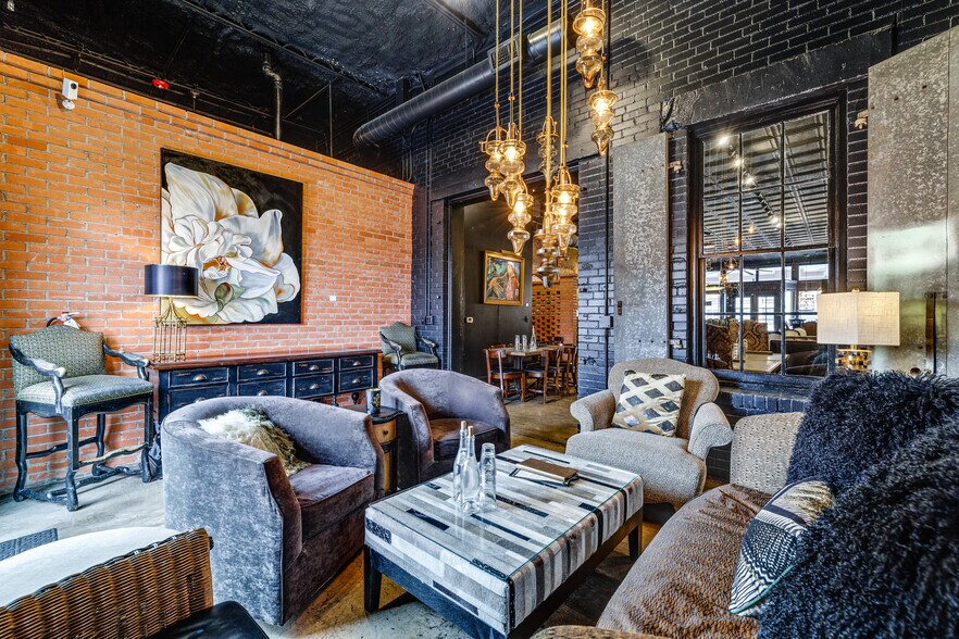 More Photos Of 38 N Chadbourne St, San Angelo Bar For Sale