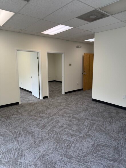 More Photos Of 330-344 Springhill Farm Rd, Fort Mill Light Distribution For Sale