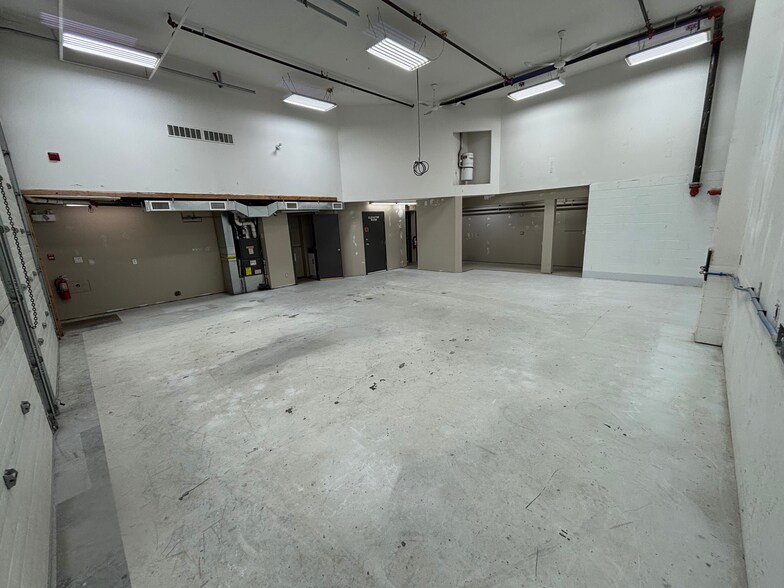 More Photos Of 37738 3 Av, Squamish Flex For Sale