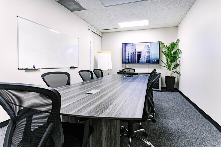 More Photos Of 2700 Louis Henna Blvd, Round Rock Warehouse For Lease