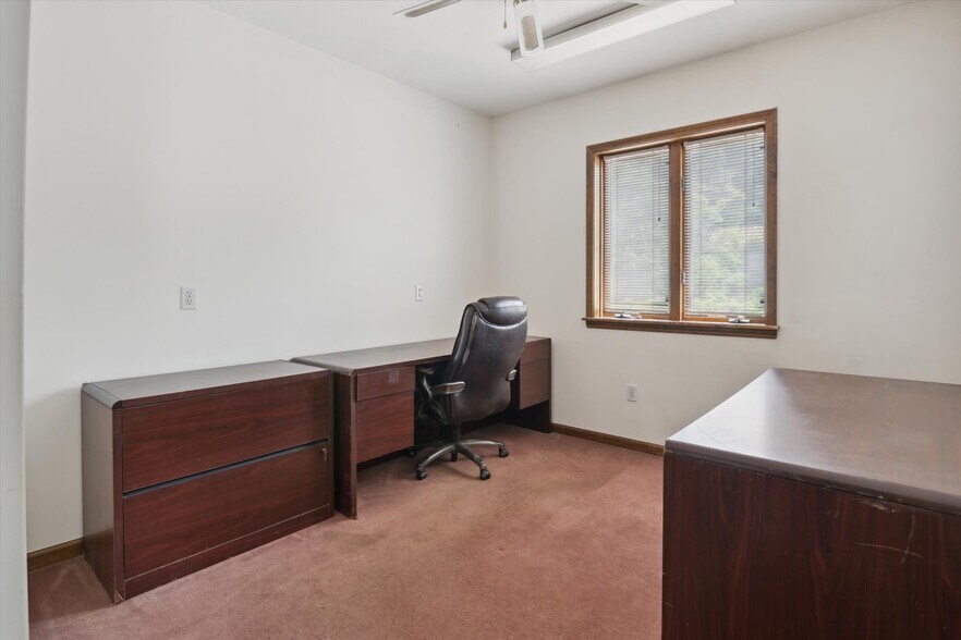 More Photos Of 1641 Saw Mill Run Blvd, Pittsburgh Flex For Sale