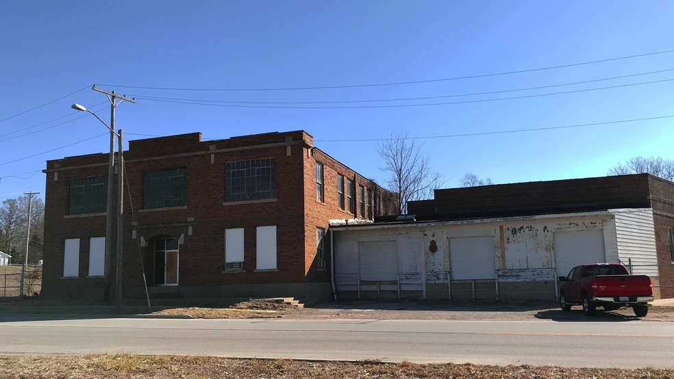 More Photos Of 700 N Macarthur Blvd, Springfield Warehouse For Lease