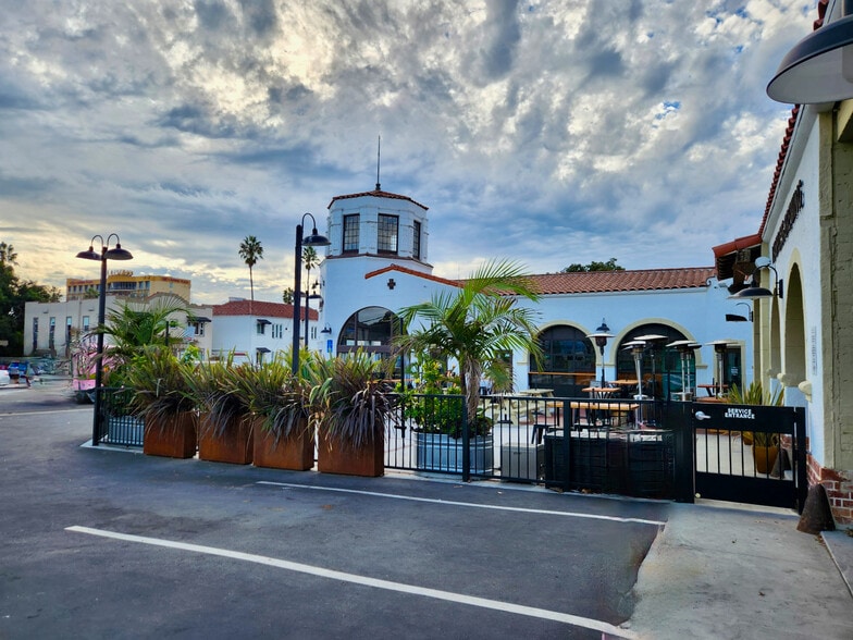 More Photos Of 585 E Thompson Blvd, Ventura Restaurant For Sale