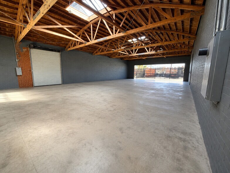 More Photos Of 6557 S Western Ave, Los Angeles Religious Facility For Lease