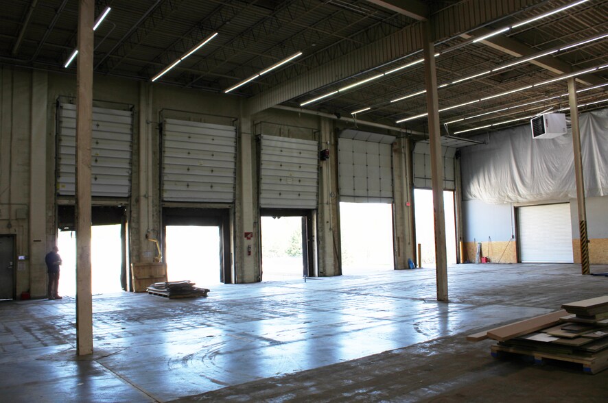 More Photos Of 1777 Oakdale Ave, West Saint Paul Manufacturing For Lease