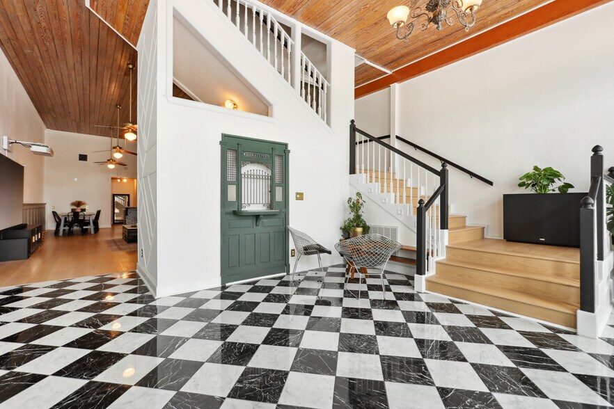 More Photos Of 4 Depot st, Elgin Hotel For Sale