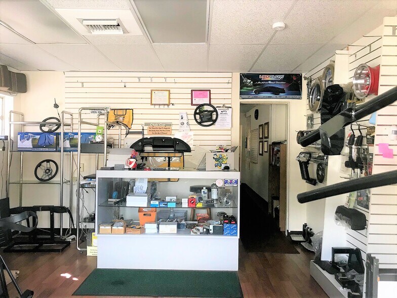 More Photos Of 100 N Dixie Ave, Fruitland Park Storefront Retail Office For Sale