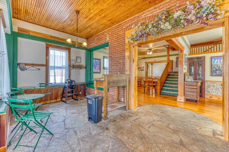 More Photos Of 512 Royal Gorge Blvd, Canon City Restaurant For Sale