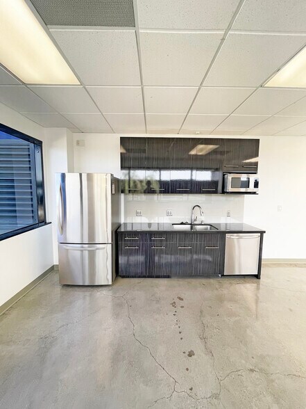 More Photos Of 6065 Bristol Pky, Culver City Office For Sale