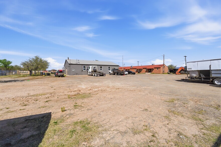 More Photos Of 606 Romero St, Belen Flex For Sale