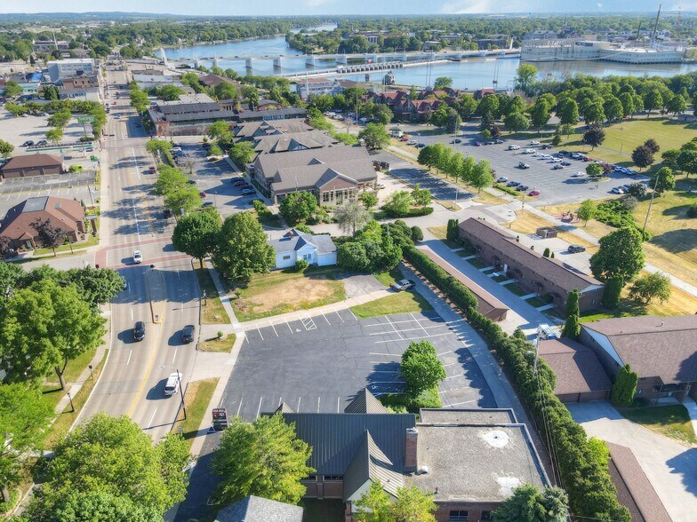 More Photos Of 435 N Broadway St, De Pere Medical For Lease