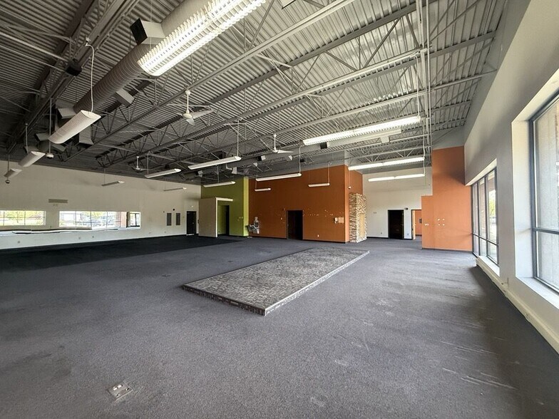 More Photos Of 101 E Hastings Rd, Spokane Unknown For Lease