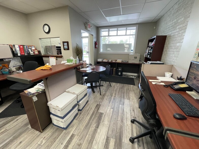 More Photos Of 421 S Addison Rd, Addison Storefront Retail Office For Lease