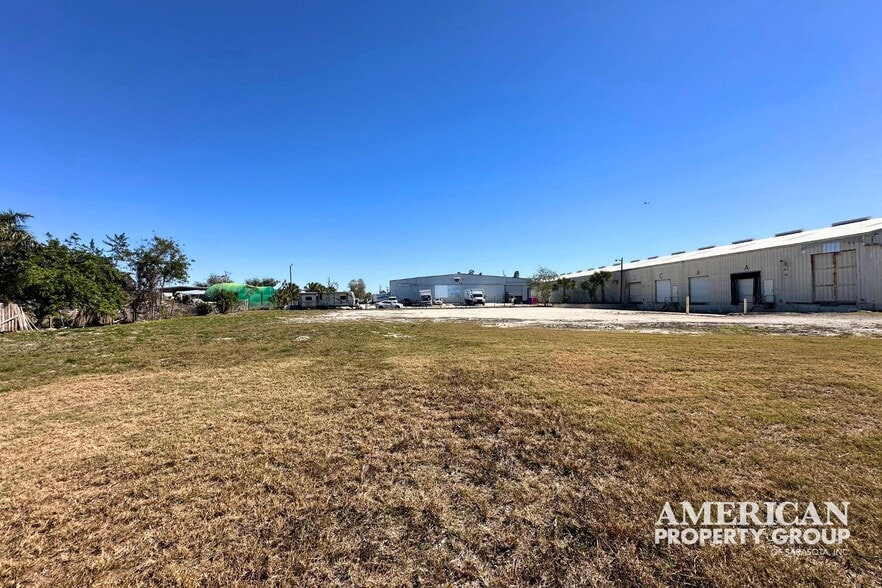 More Photos Of 1227-1231 Hardin Ave, Sarasota Warehouse For Sale