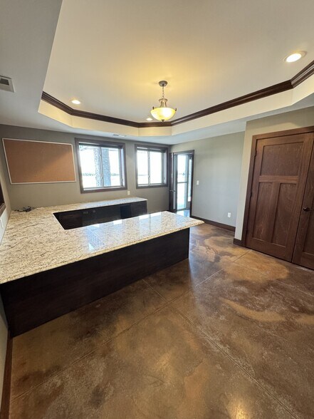 More Photos Of 2976 73rd St, Atkins Flex For Lease