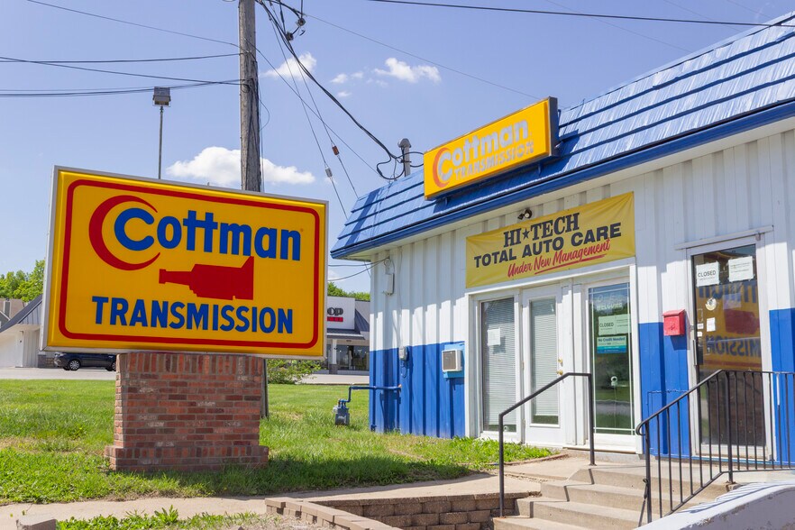 More Photos Of 6320 Nieman Rd, Shawnee Auto Repair For Sale