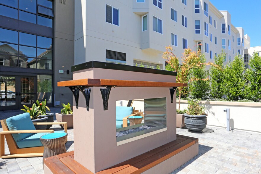 More Photos Of 1375-1411 Sycamore Ave, Hercules Unknown For Lease