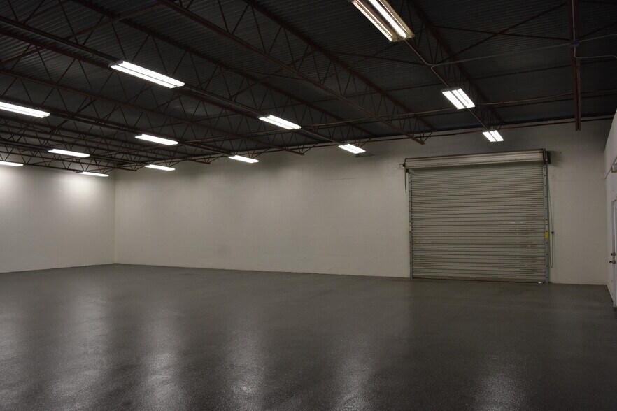 More Photos Of 3291 118th Ave N, Saint Petersburg Warehouse For Lease
