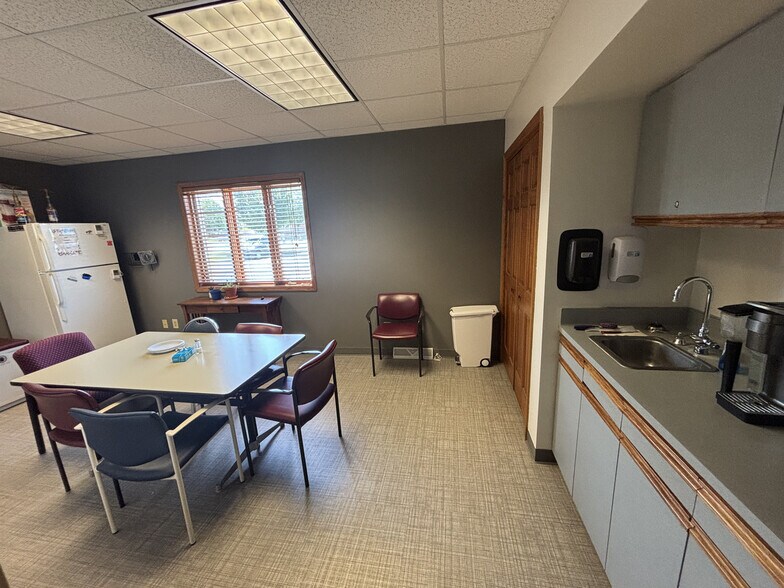 More Photos Of 830 E Green Bay Ave, Saukville Medical For Lease