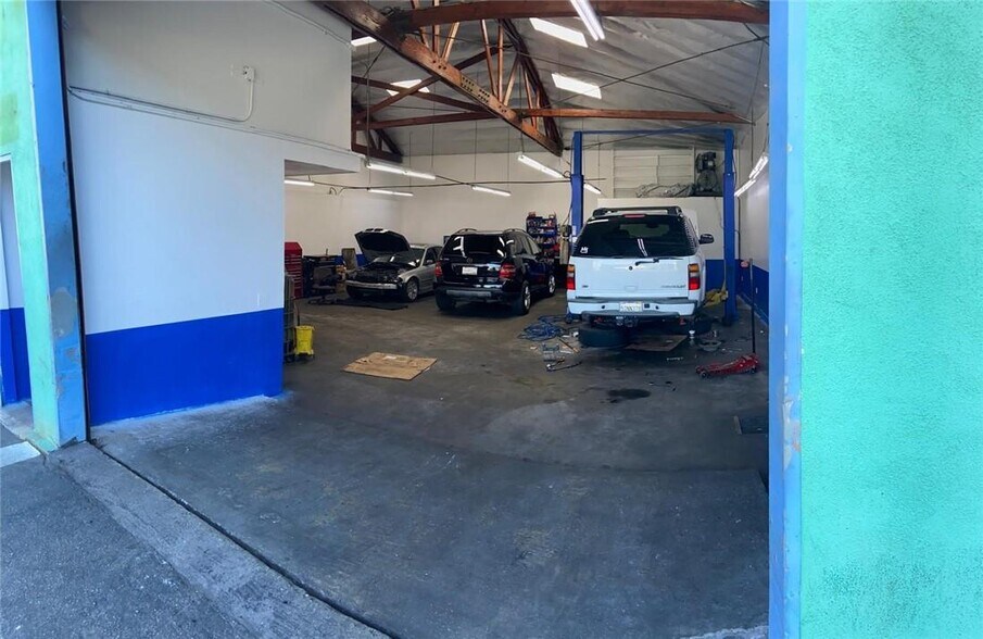 More Photos Of 8940 National Blvd, Los Angeles General Retail For Sale