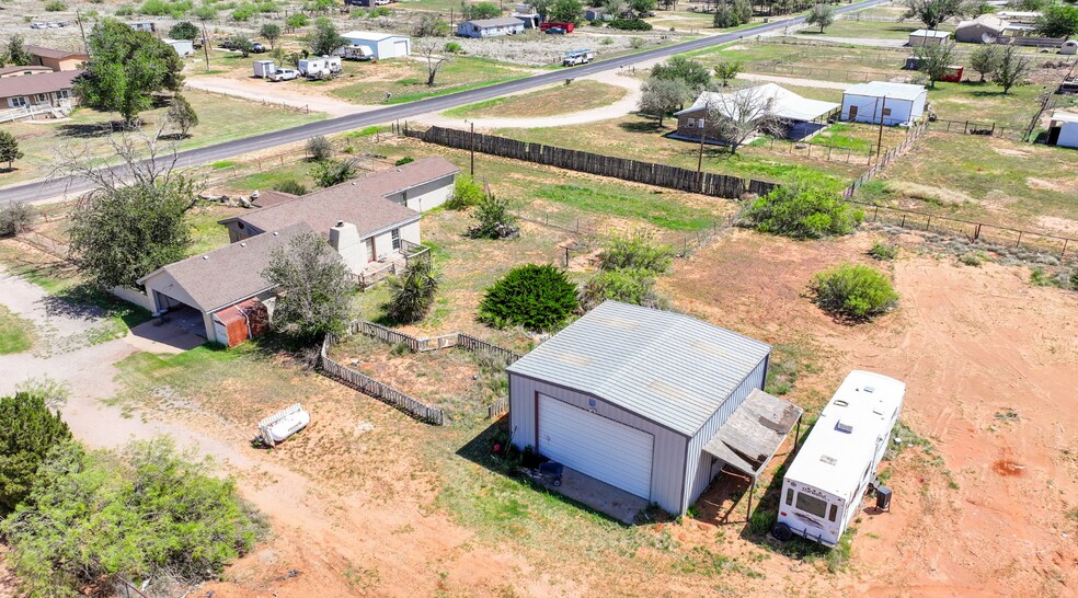 More Photos Of 1310 County 145 rd, Midland Flex For Sale