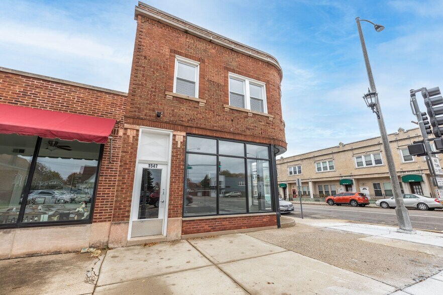 Primary Photo Of 1547 S Oak Park Ave, Berwyn Storefront Retail Residential For Lease