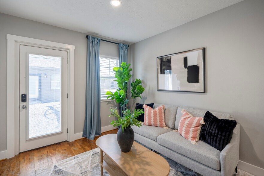 More Photos Of , Houston Multifamily For Sale