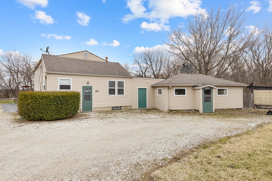 Primary Photo Of 8621 US Hwy 12, Richmond Bar For Sale